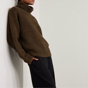 NEW WITH TAG Toteme Bouncle Turtleneck